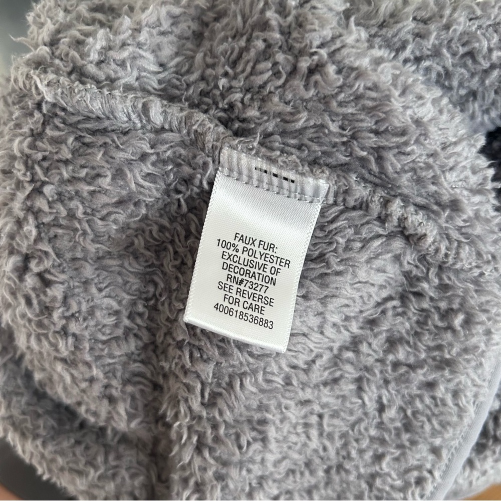 Cozy Gray Sherpa Vest - Picture 5 of 6